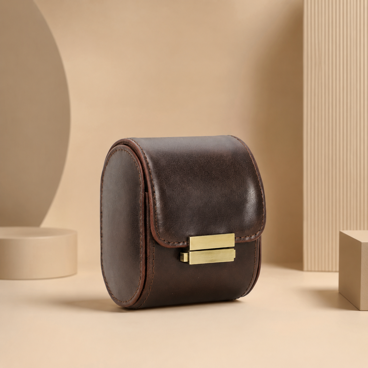 Étui à montre en cuir marron fermé