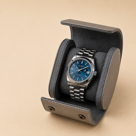 Étui à montre en cuir gris ouvert avec 1 montre – vue 2