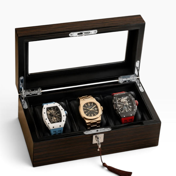 Boîte à montres en bois ouverte avec 3 montres
