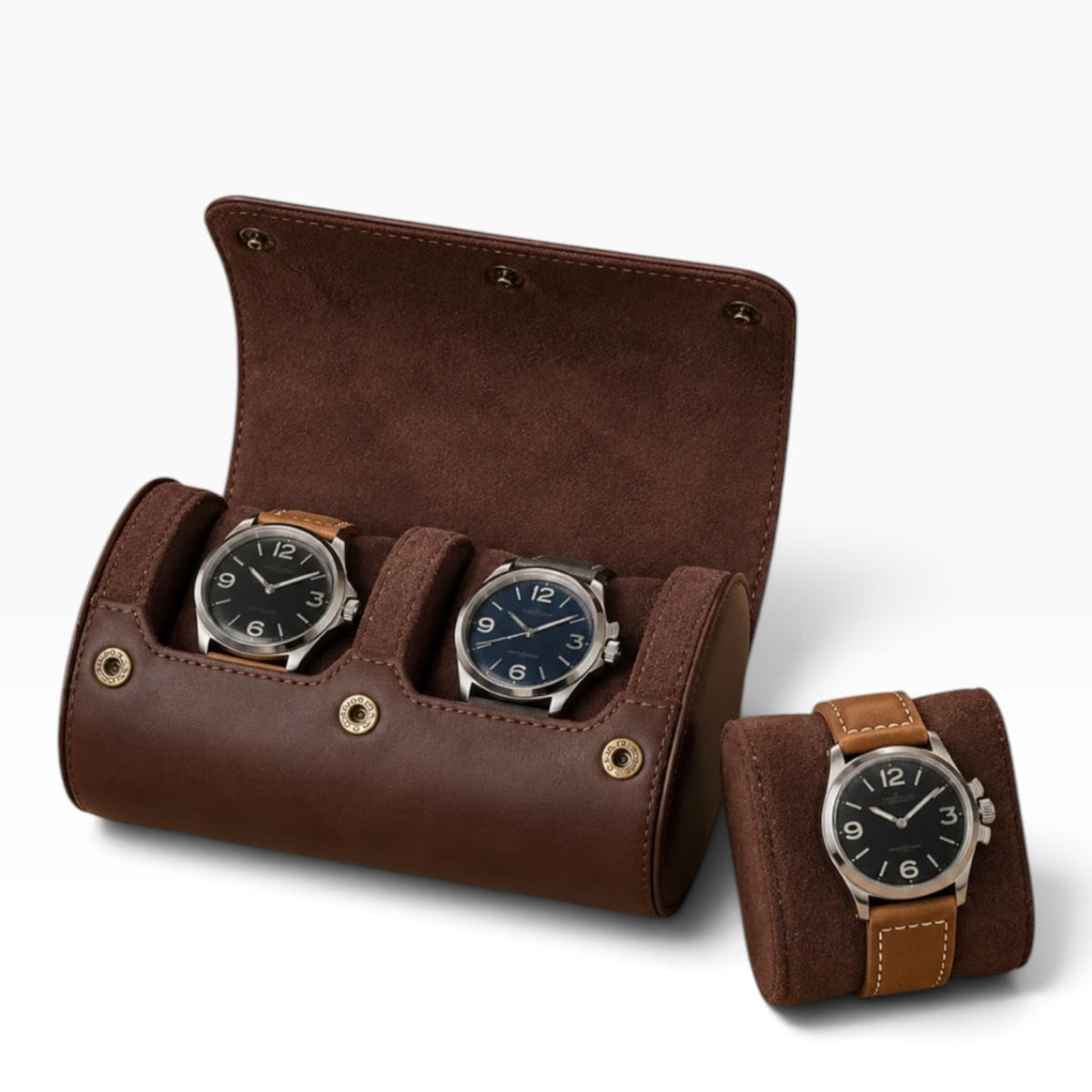 Étui à montres de voyage en cuir Crazy Horse marron, ouvert avec 2 montres, boutons-pression