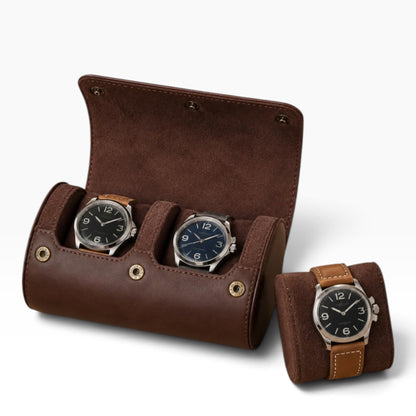 Étui à montres de voyage en cuir Crazy Horse marron, ouvert avec 2 montres, boutons-pression