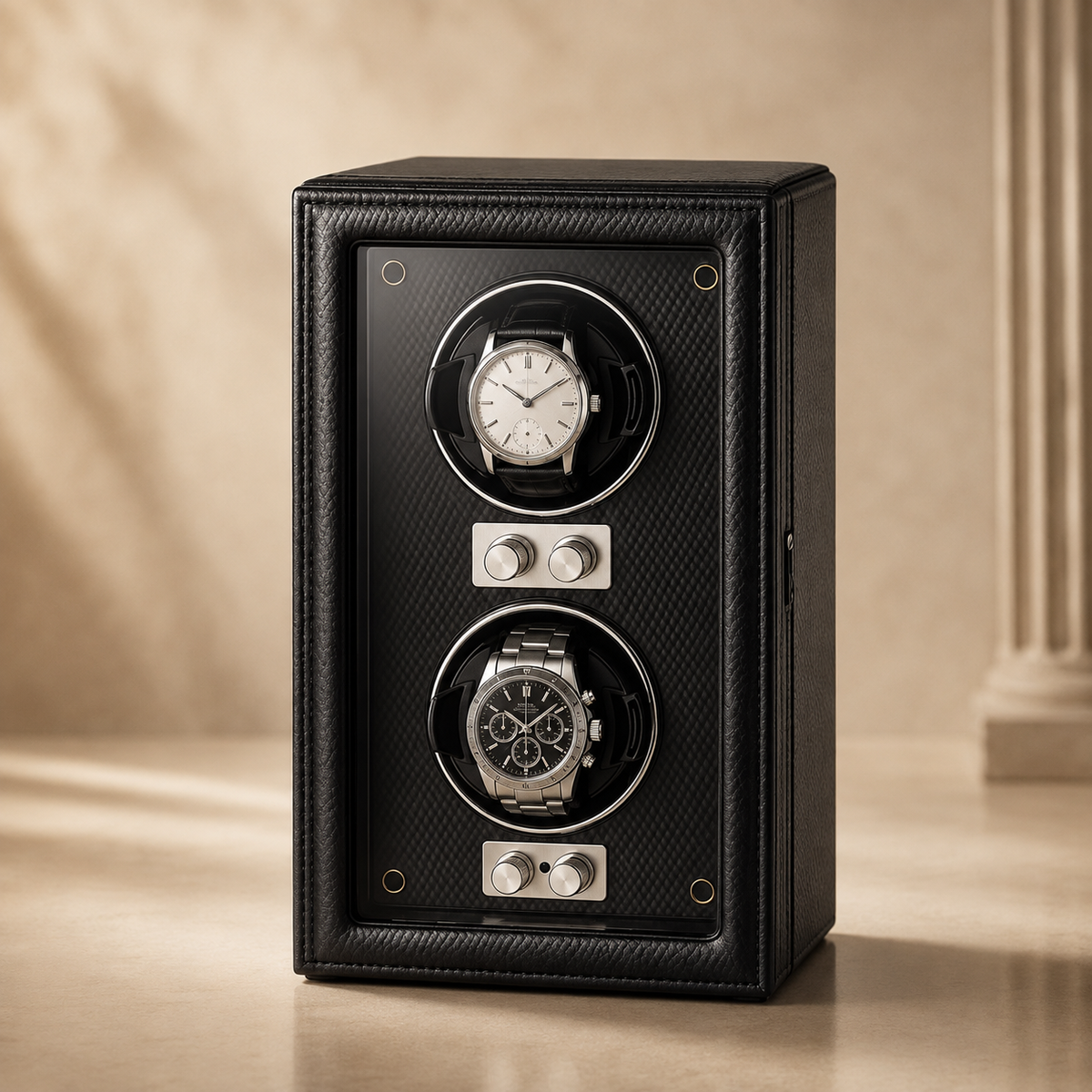 Remontoir pour montres automatiques en cuir PU noir, vue de profil avec 2 montres