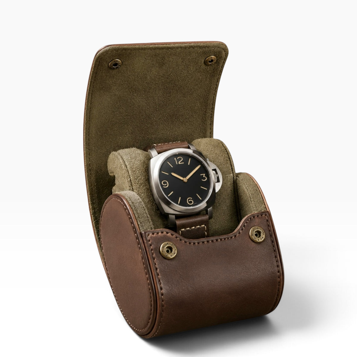 Étui à montre de voyage en cuir marron ouvert avec 1 montre, intérieur kaki
