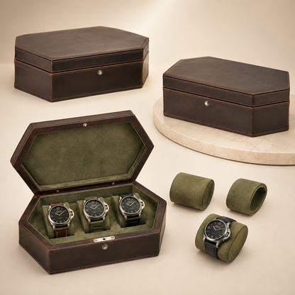 Boîte à montres en cuir marron, fermée et ouverte avec 3 montres et coussins amovibles