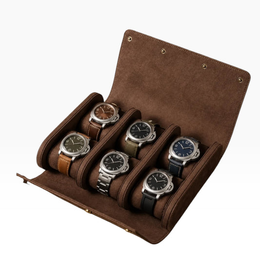 Étui à montres en cuir marron ouvert avec 6 montres