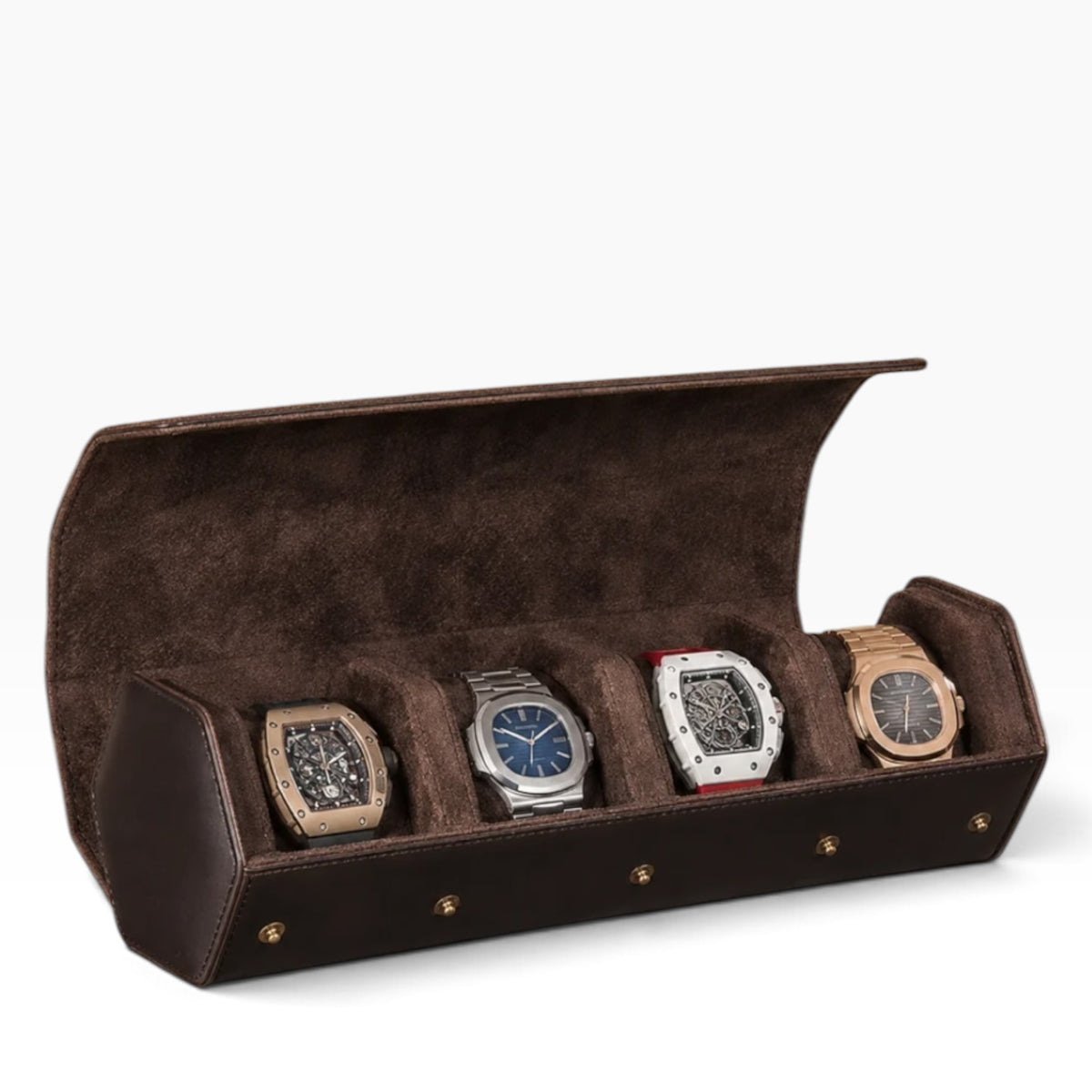 Étui à montres en cuir marron ouvert avec 4 montres