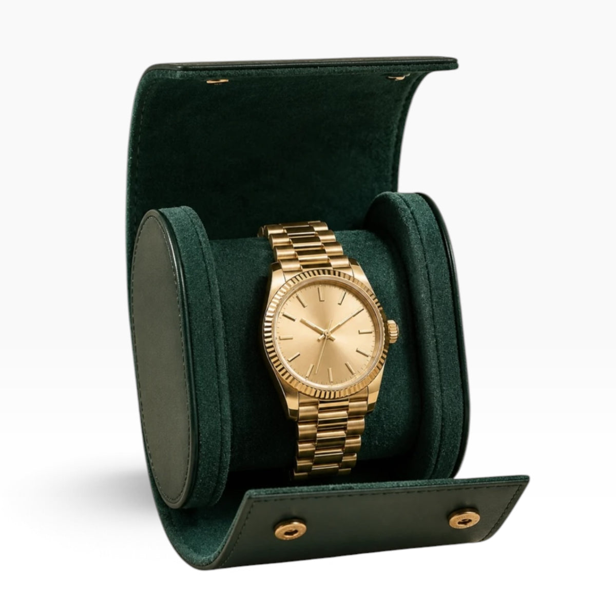 Étui de voyage à montre en cuir vert foncé, ouvert avec 1 montre dorée