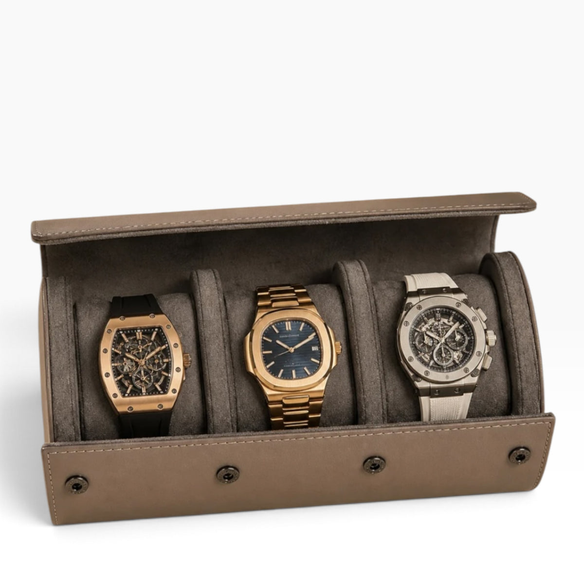 Étui à montre en cuir gris ouvert avec 3 montres