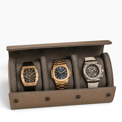 Étui à montre en cuir gris ouvert avec 3 montres