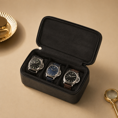 Étui à montres en cuir noir ouvert avec 3 montres