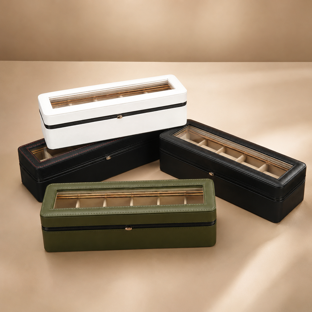 Boîtes à montres en simili cuir, plusieurs coloris (blanc, noir, kaki), fermées, couvercle vitré