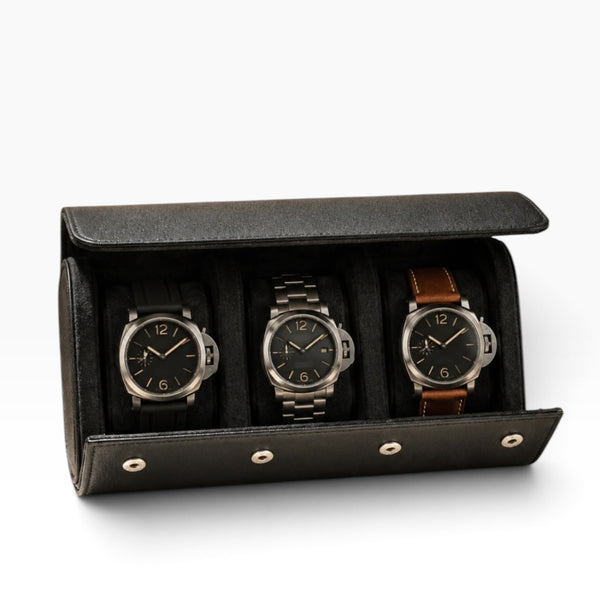 Étui à montre en cuir noir ouvert avec 3 montres