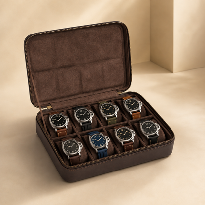 Étui à montres en cuir marron zippé ouvert avec 8 montres