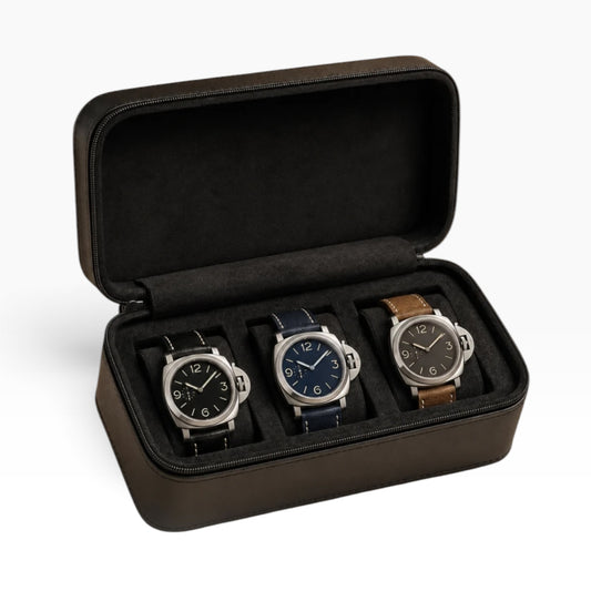 Étui à montres de voyage en cuir noir ouvert avec 3 montres