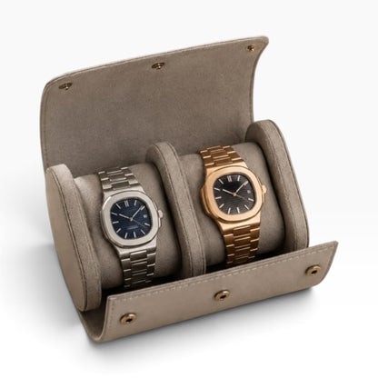 Étui à montre en cuir gris ouvert avec 2 montres