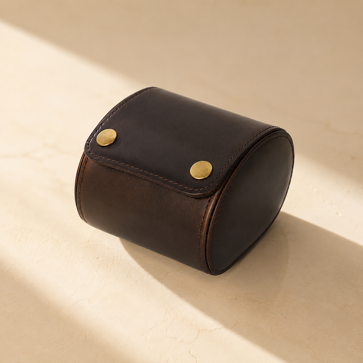 Étui à montre de voyage en cuir Crazy Horse marron, fermé avec boutons-pression dorés