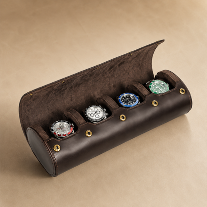 Étui à montres de voyage en cuir Crazy Horse marron, ouvert avec 4 montres – vue 3