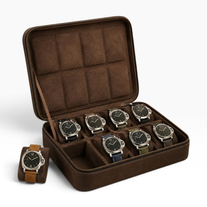 Étui à montres de voyage en cuir marron zippé ouvert avec 7 montres et 1 montre posée à côté