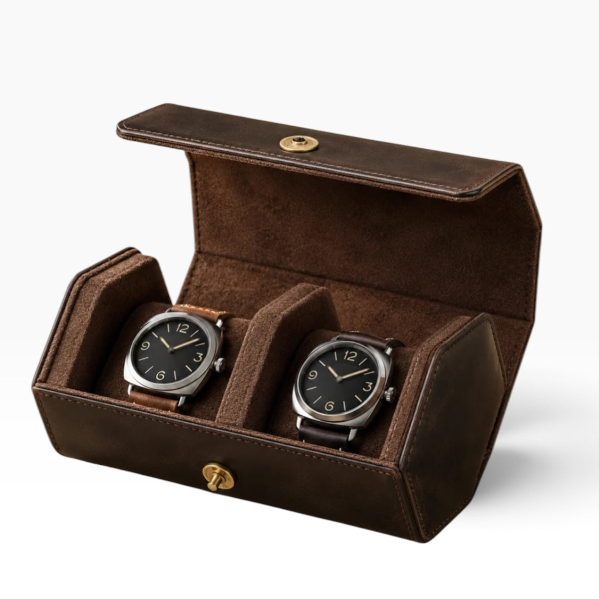 Étui à montres de voyage en cuir marron ouvert avec 2 montres, forme angulaire