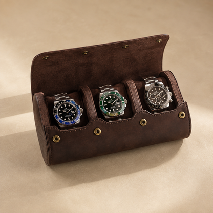 Étui à montres de voyage en cuir Crazy Horse marron, ouvert avec 3 montres – vue 3