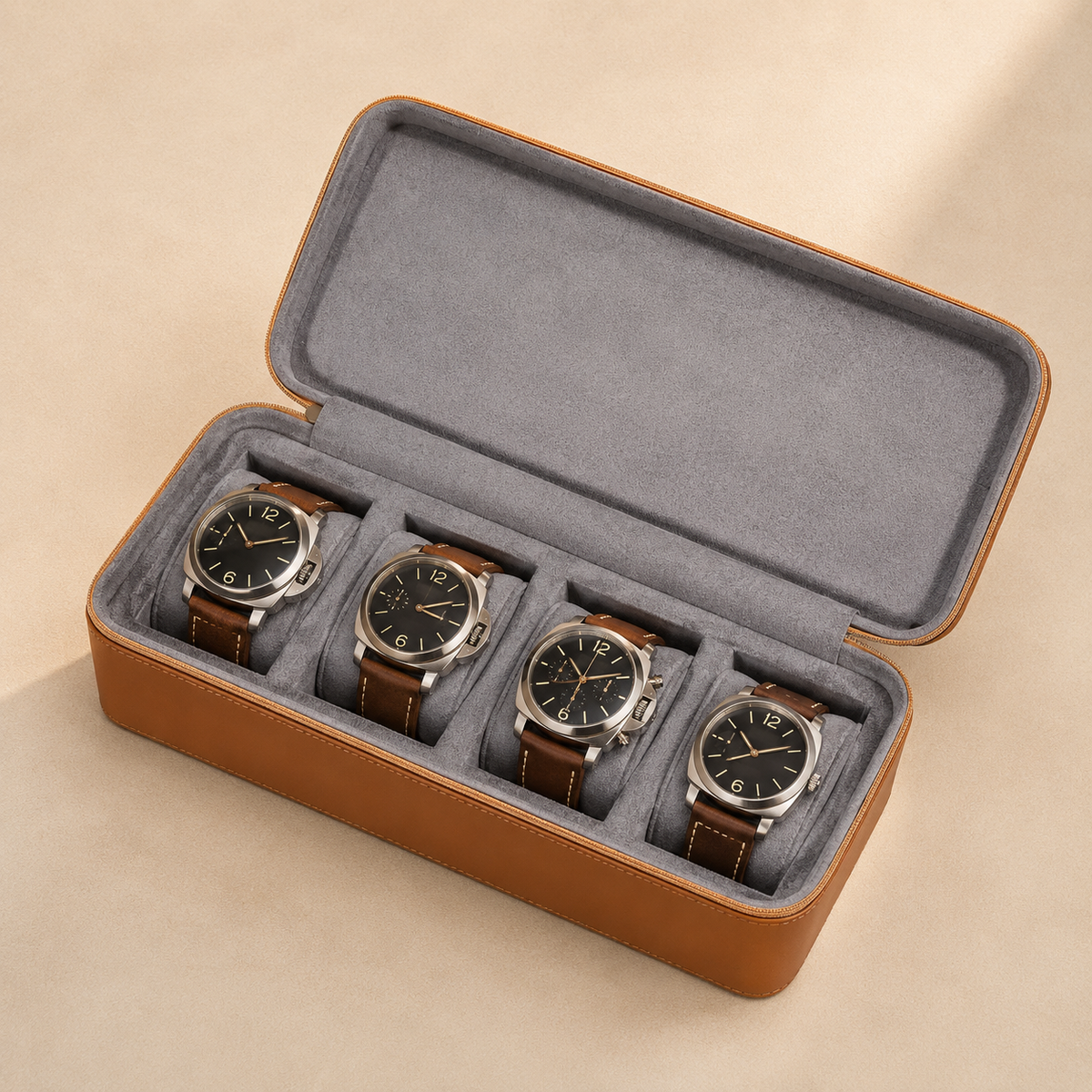 Étui à montres en cuir camel ouvert avec 4 montres, autre angle