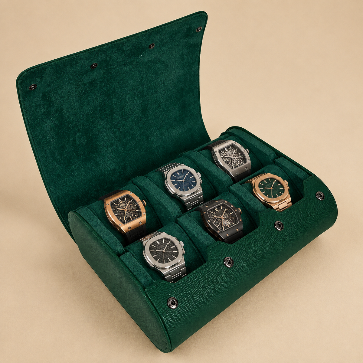 Étui à montres de voyage en cuir végan vert, ouvert avec 6 montres – vue 3