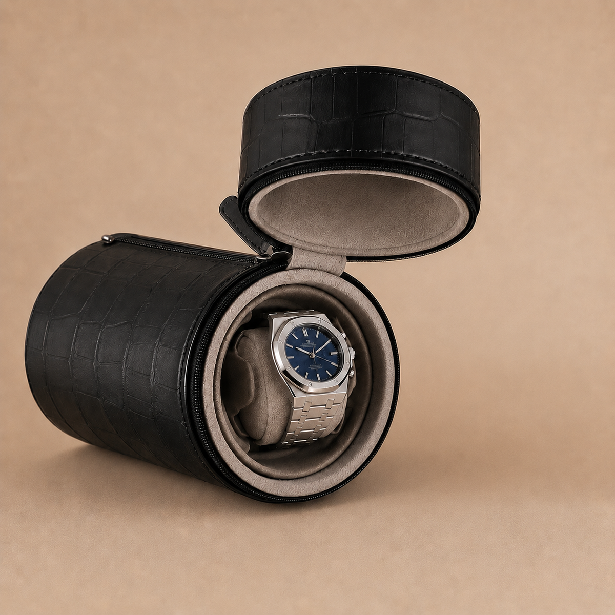 Remontoir à montre automatique en cuir noir effet croco, ouvert avec 1 montre, intérieur gris