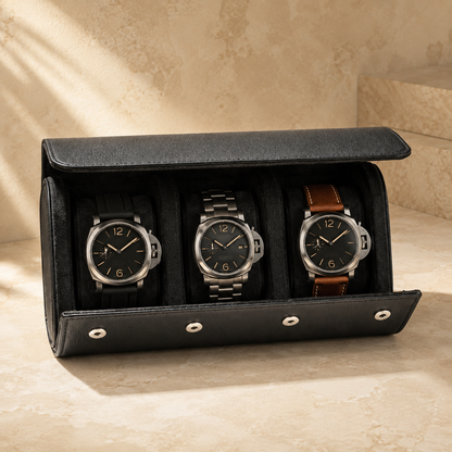 Étui à montre en cuir noir ouvert avec 3 montres – vue 2