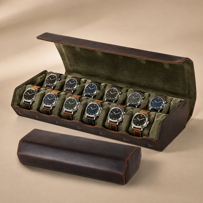 Boîte à montres en cuir marron, ouverte avec 12 montres, avec une seconde boîte identique fermée à côté
