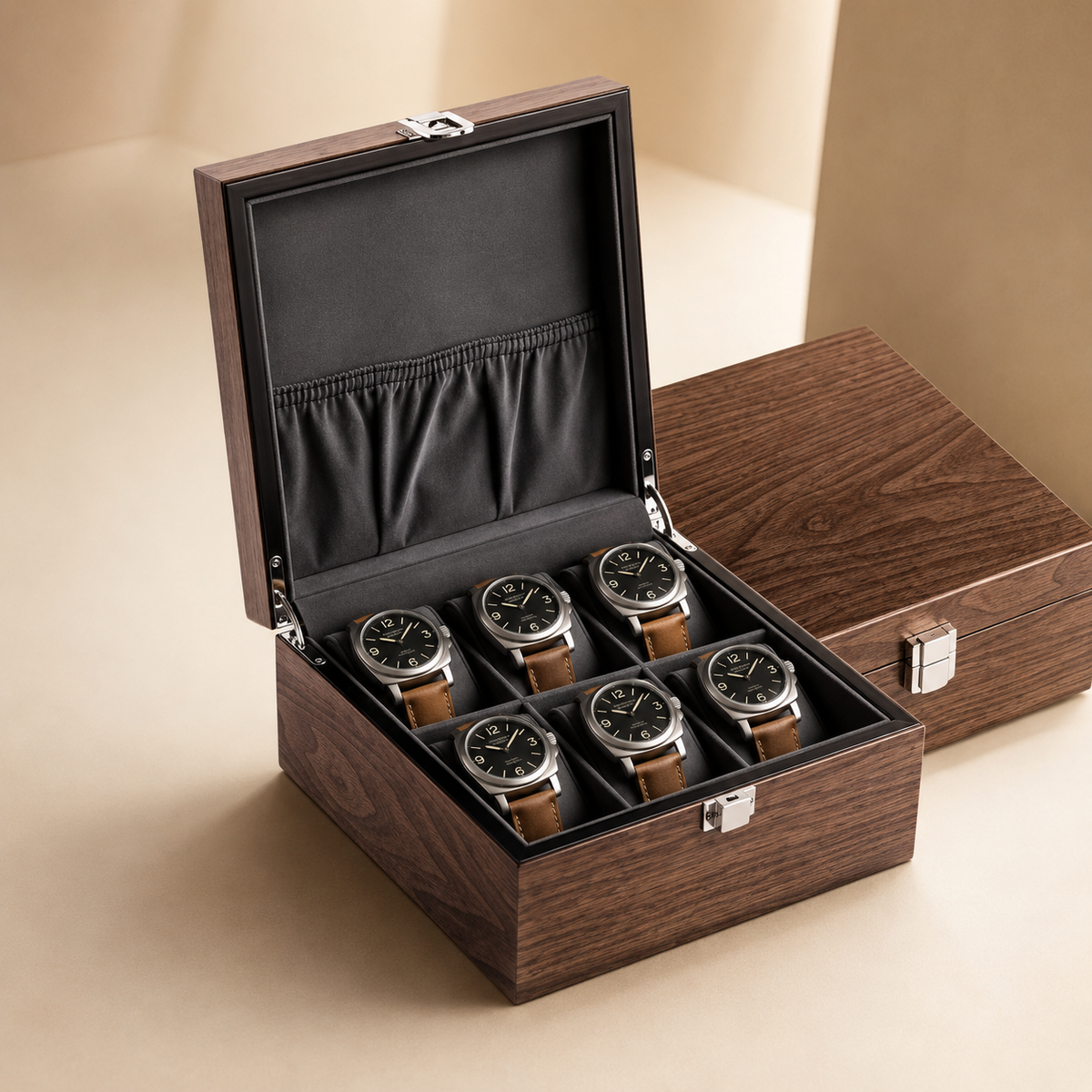 Boîte à montres en bois de noyer noir, ouverte avec 6 montres, intérieur noir avec poche en tissu
