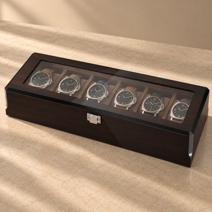 Boîte à montres en bois laqué foncé, fermée, couvercle vitré laissant voir 6 montres