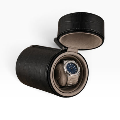 Remontoir à montre automatique en cuir noir effet croco, forme cylindrique, ouvert avec 1 montre