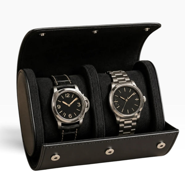 Étui de voyage à montres en cuir noir, ouvert avec 2 montres, intérieur velours noir