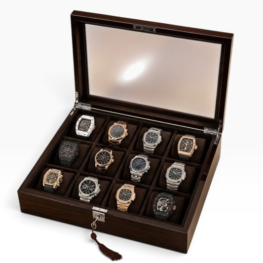 Boîte à montres en bois ouverte avec 12 montres