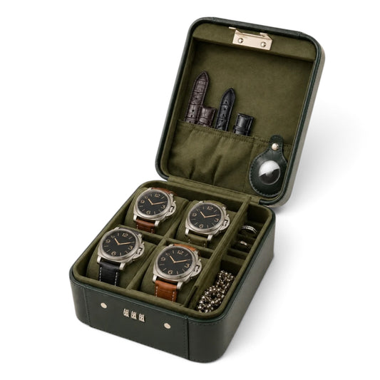 Boîte à montres en cuir vert ouverte avec 4 montres, verrou à combinaison